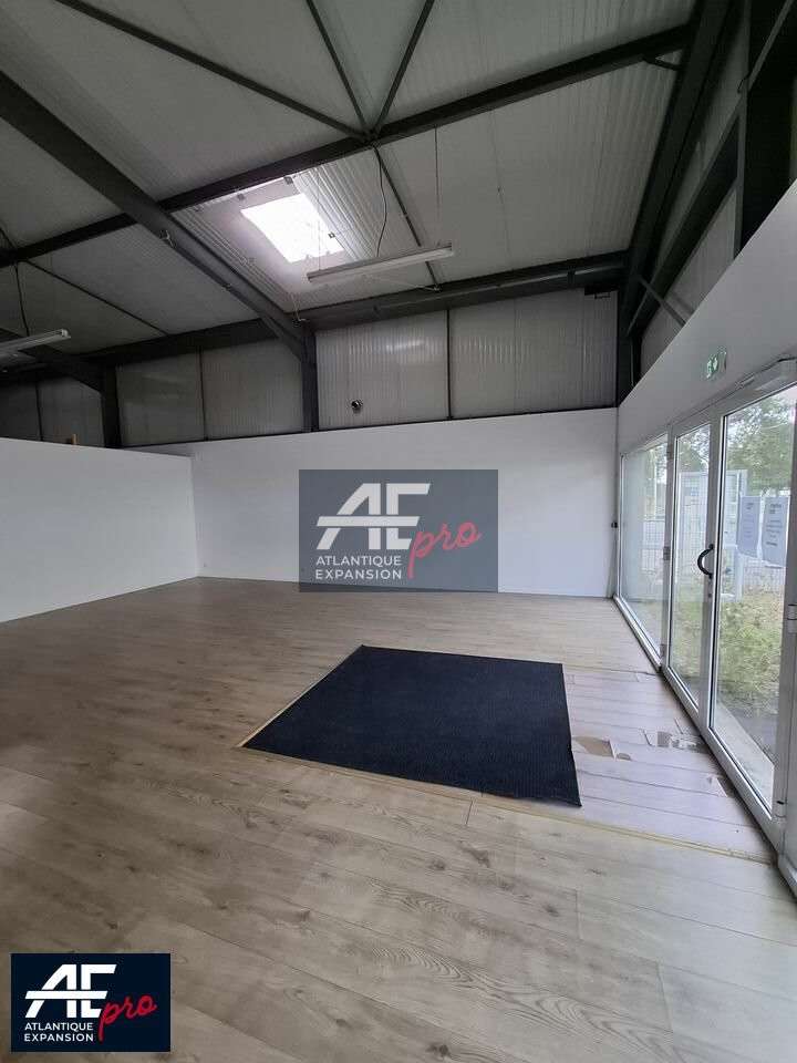 Local d'activités 171m² à Saint-André-des-Eaux