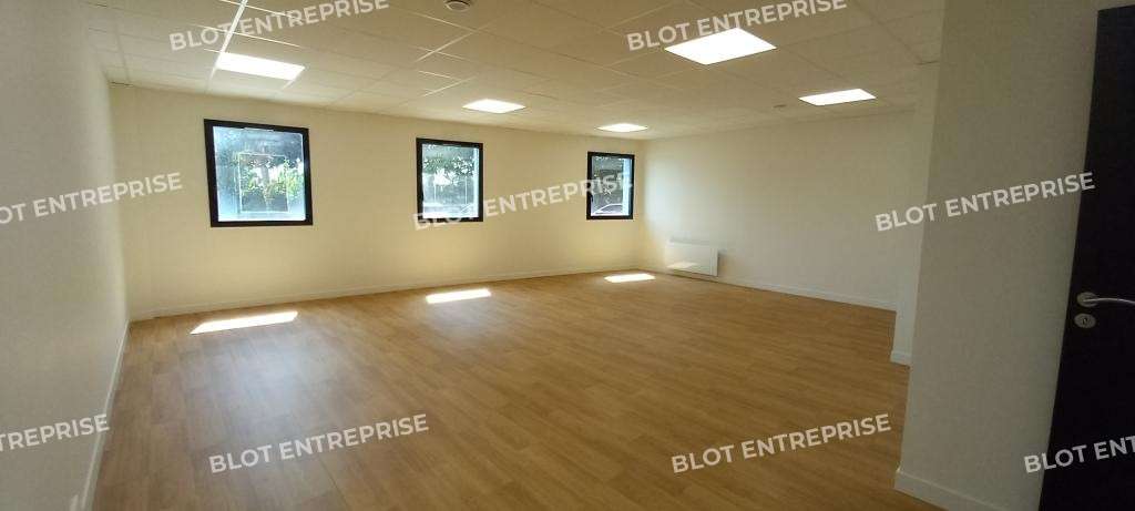 A louer bureaux 240m² neufs et rénovés à Guipavas