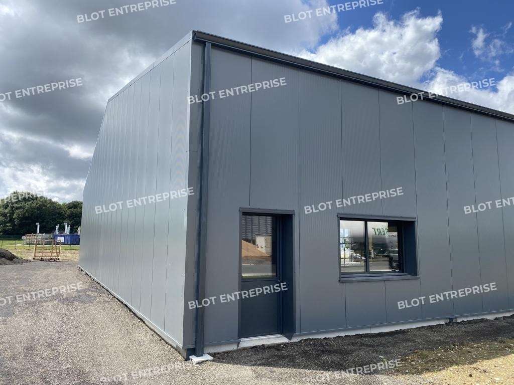 A louer locaux d'activités 125m² ZA d'Évran