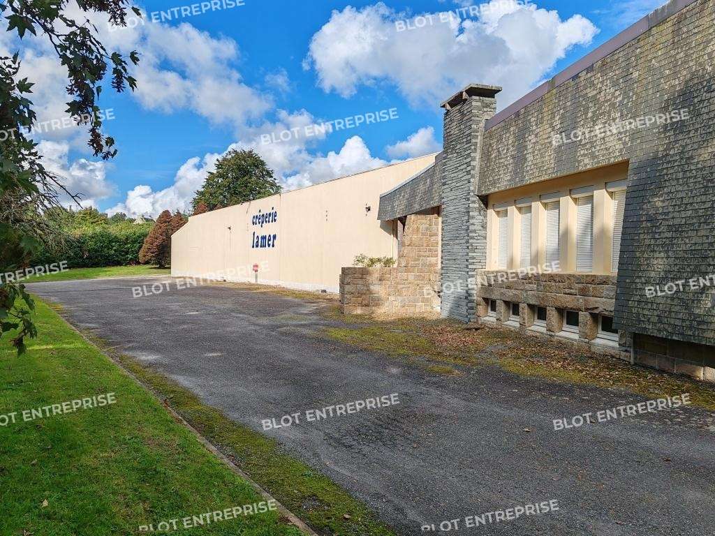 A vendre local activités 1 120m² Lampaul-Guimiliau