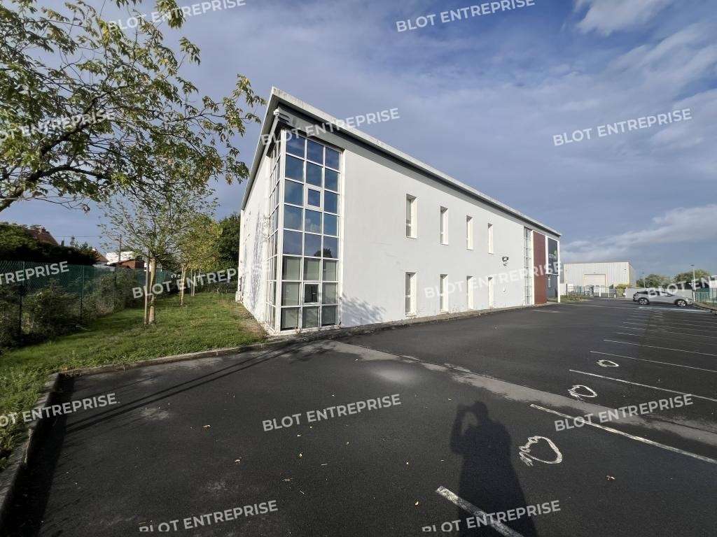 A louer bureaux 700m² proche aéroport Bouguenais 