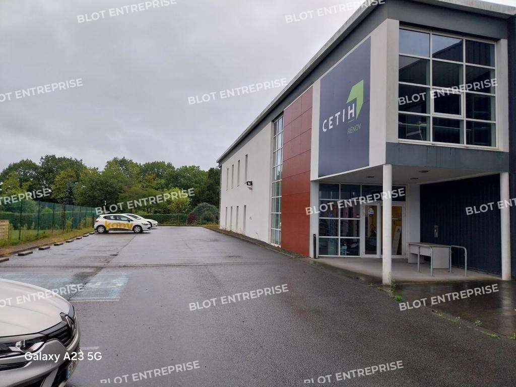 A louer locaux d'activités 700m² à Bouguenais