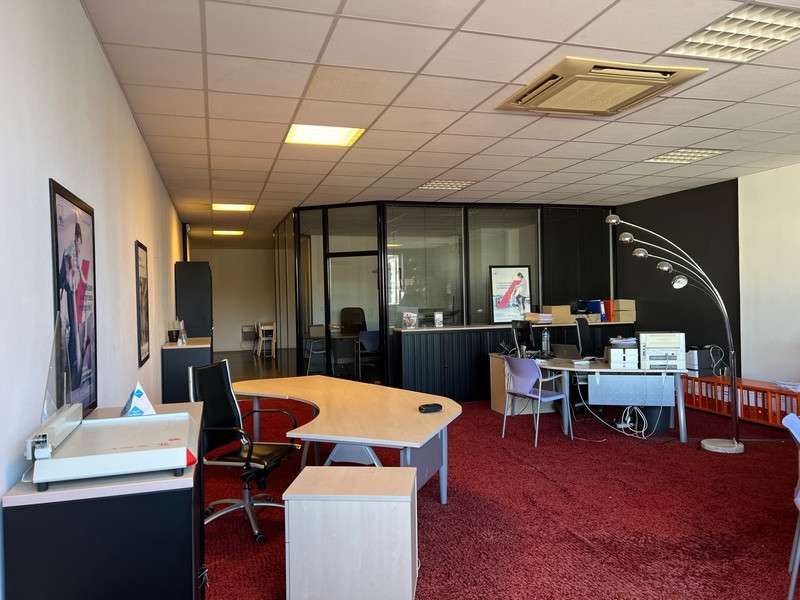 Bureaux fonctionnels 122m² à vendre à Bihorel