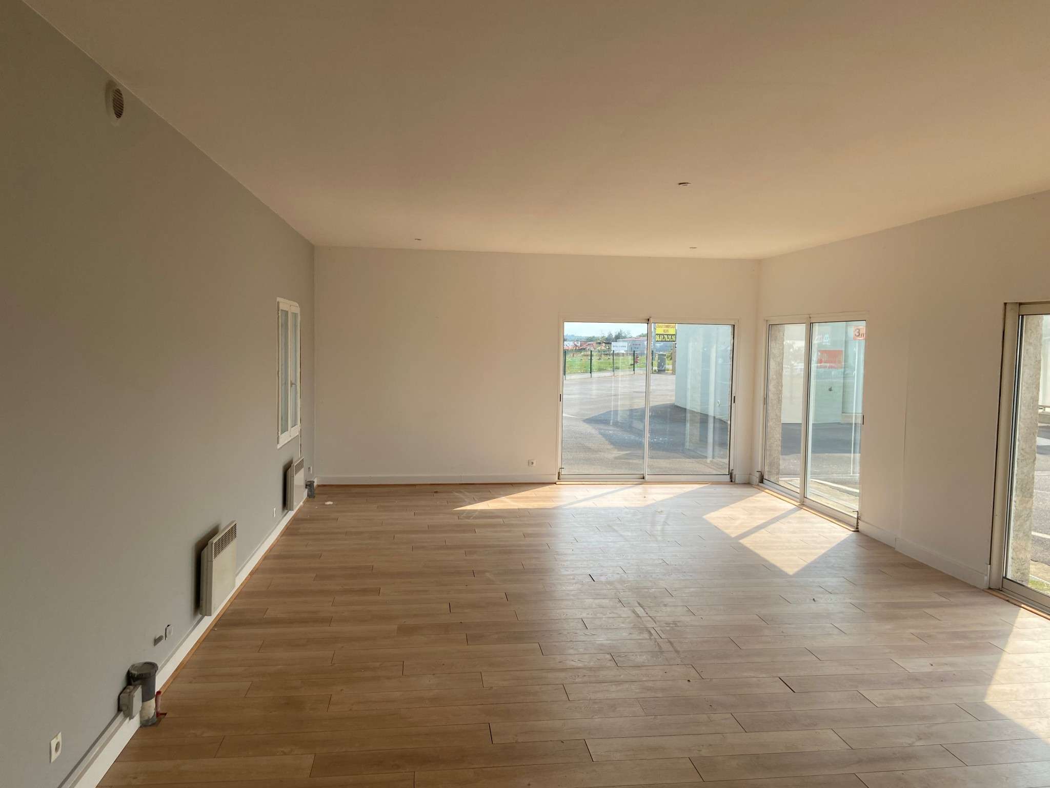 A louer local  265m² zone économique de Poitiers