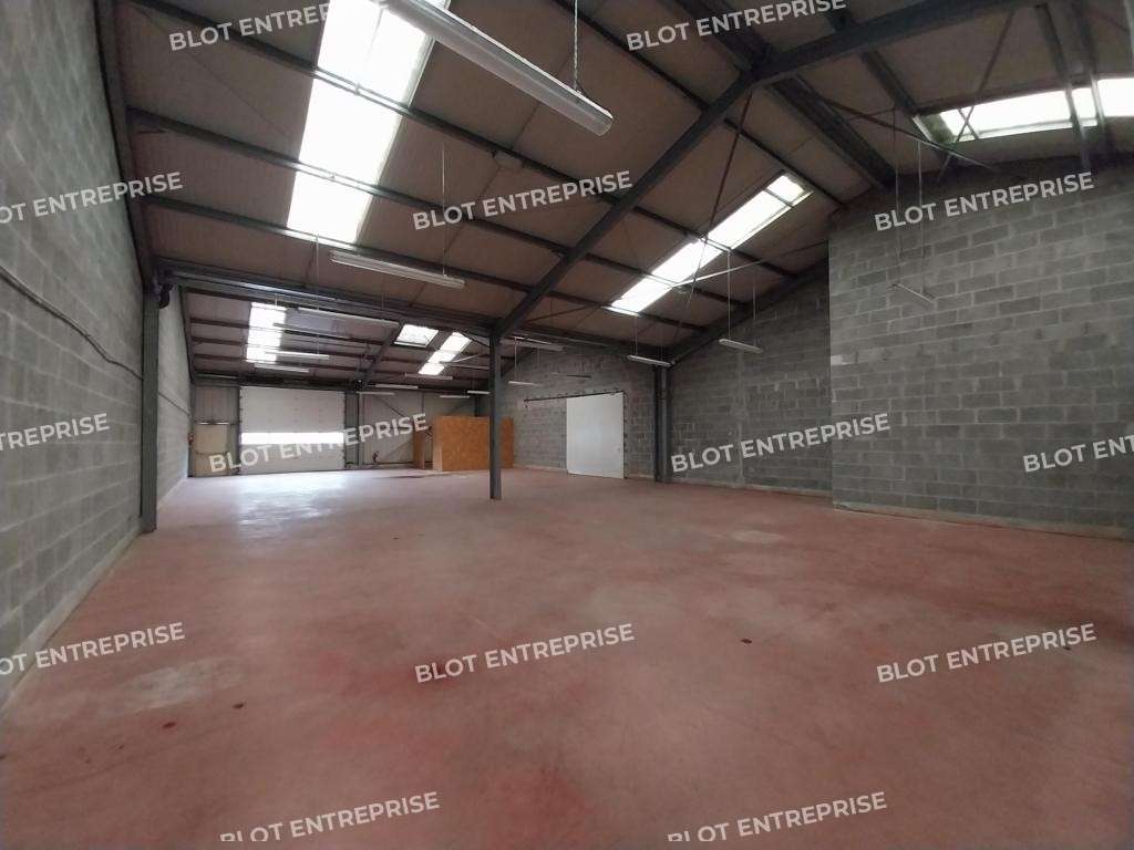 A louer local d'activités 326m² à Pontivy D768