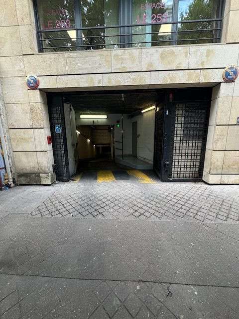Vente emplacement parking Faubourg St Martin 75010