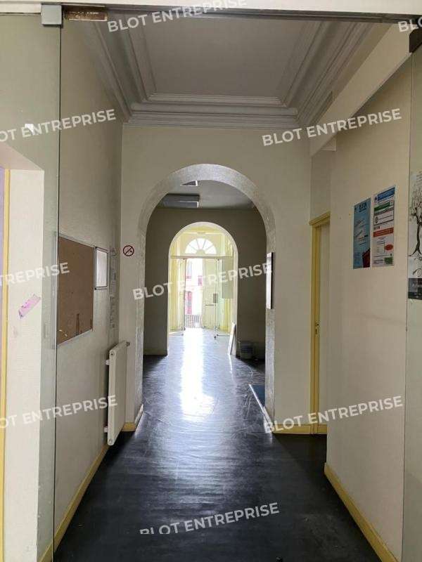 A vendre bureaux 428m² sur 438m² à Vitré centre