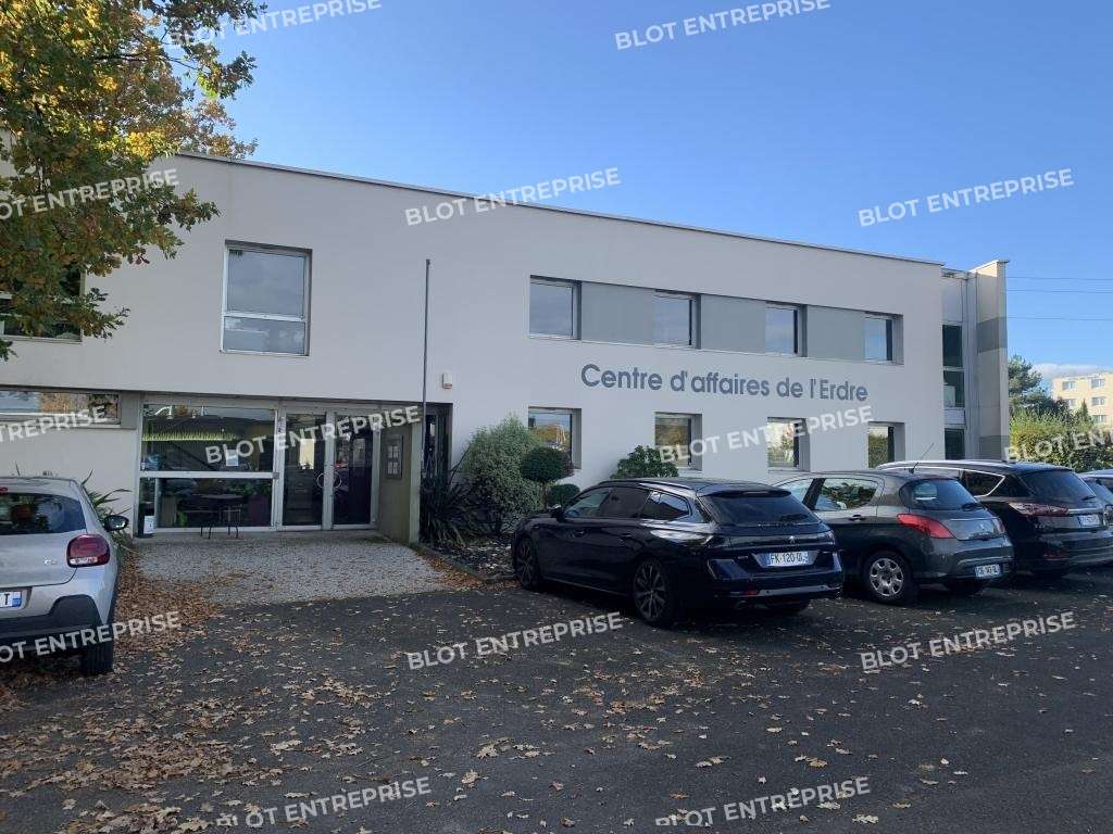 A louer à vendre bureaux 900m² La Chapelle