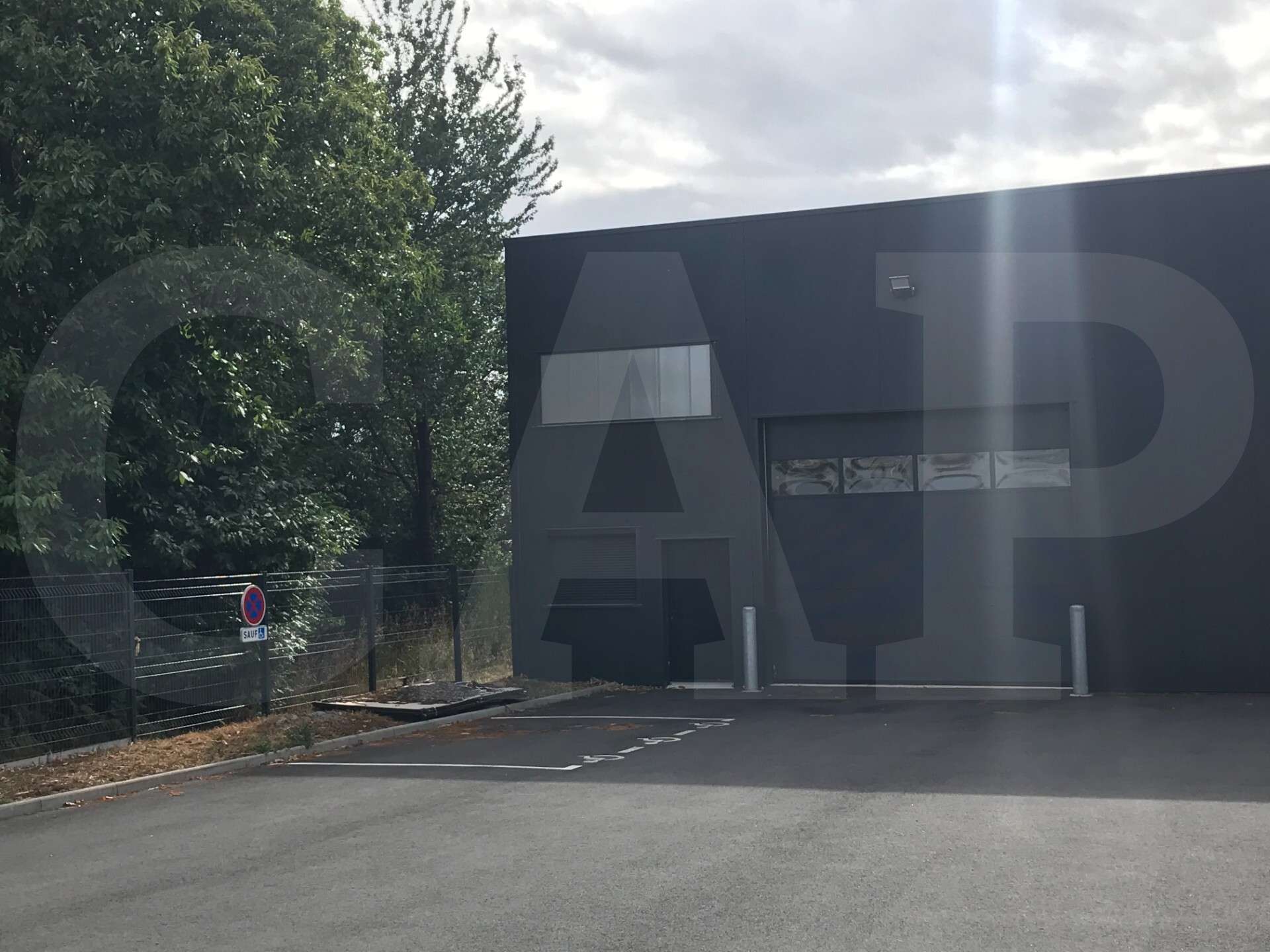 A louer cellule d'activité 150m² à Guichen