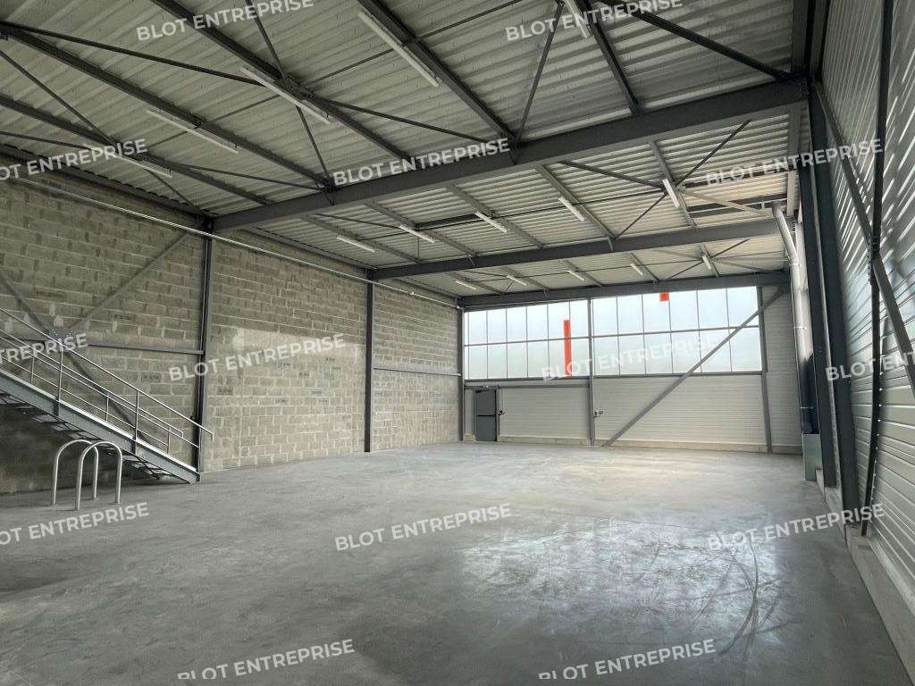 A louer local activités 330m² à St Herblain