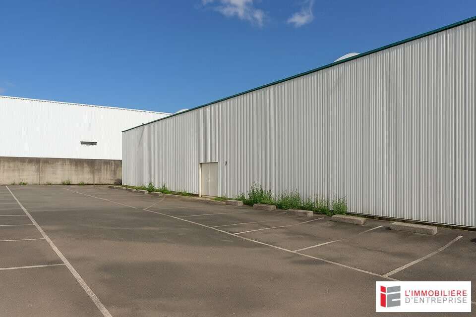 A louer entrepôt 600m² Saint-Grégoire accès rapide