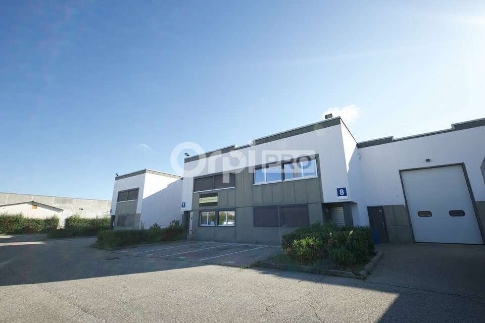 Local d'activité de 1971m² à louer à Saint Priest