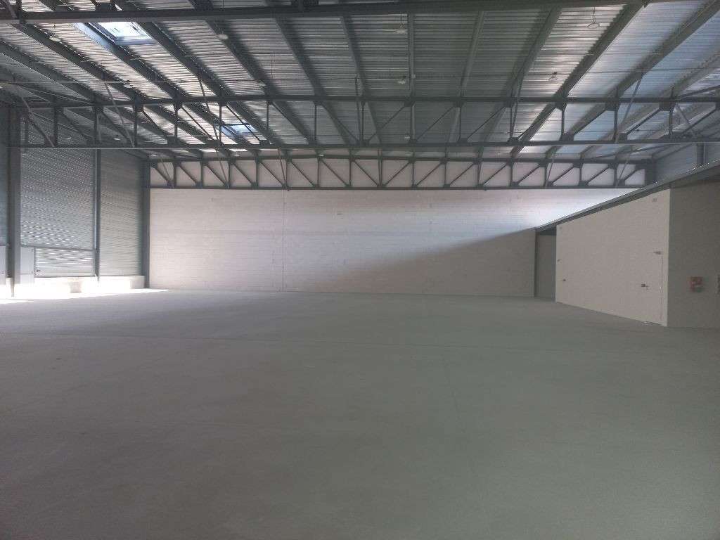 Loue locaux d'activité 2168m² à Cournon-d'Auvergne