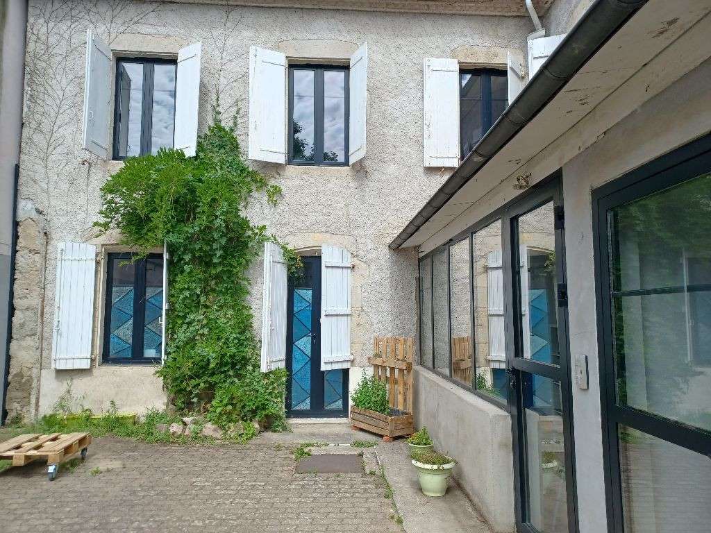 AV local d'activité 100m² emplacement idéal Cusset
