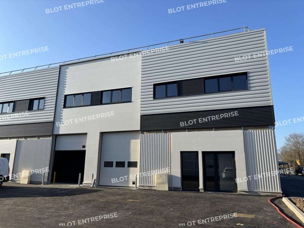 A louer cellule d'activités neuve 281m² Nantes Sud