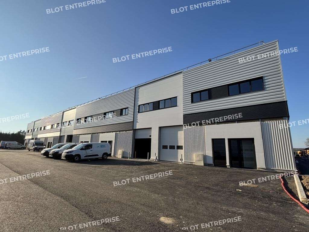 A louer cellule d'activités neuve 342m² Nantes Sud