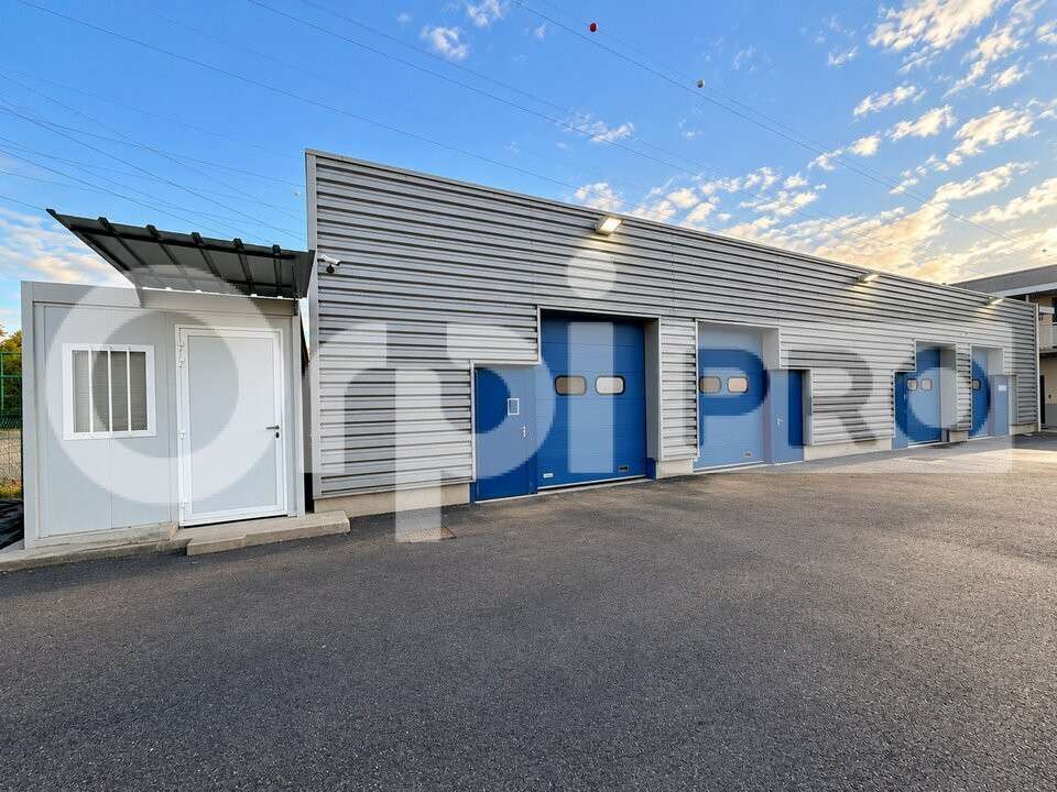 Local d'activité 1200m² à louer à Belleville N6