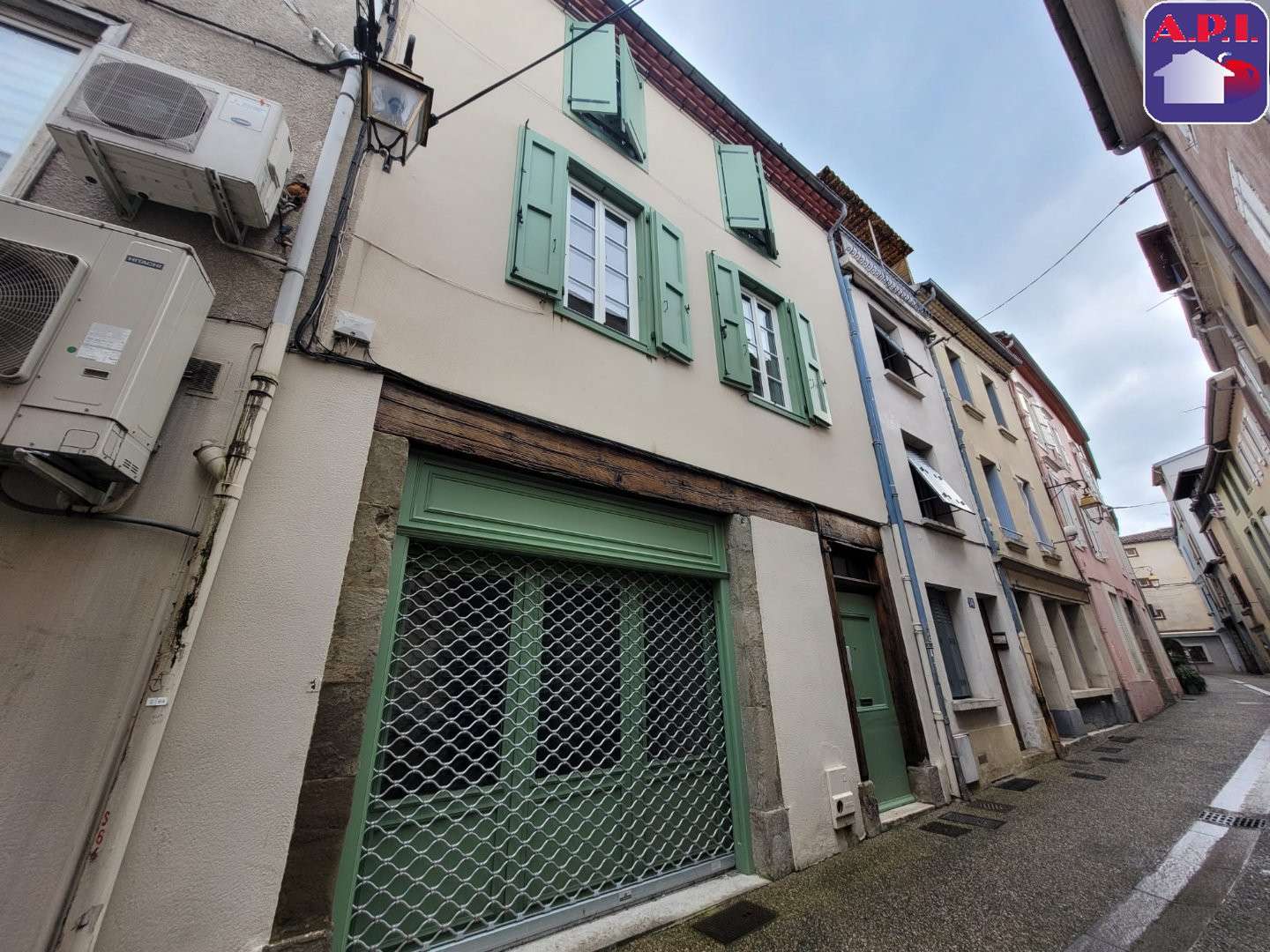 A louer local brut à Foix centre rue d'Albret