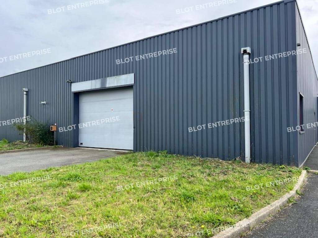 A louer local d'activités 300m² sur 3300m² Plérin