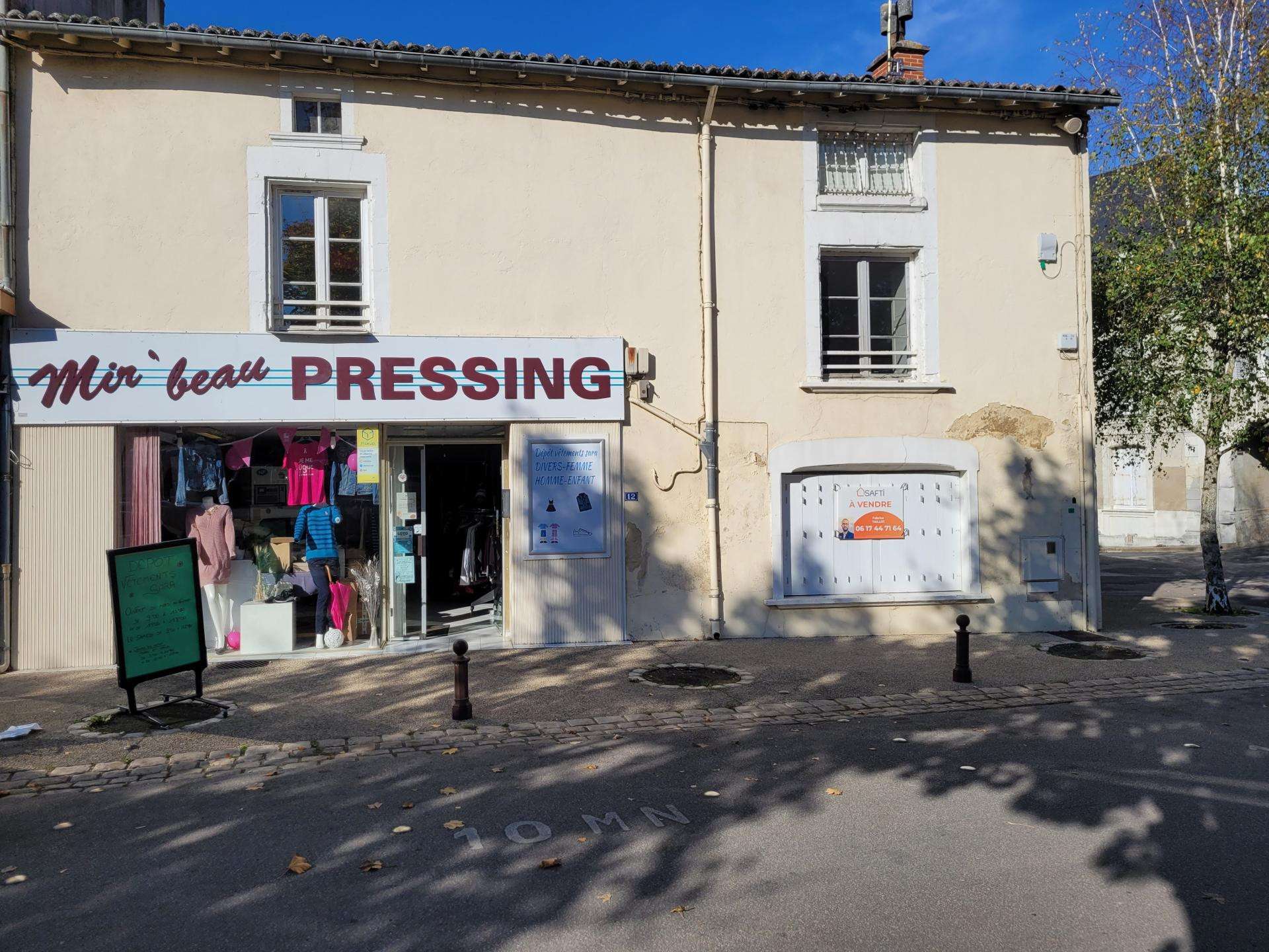 Vente immeuble 120m² en centre ville de Mirebeau