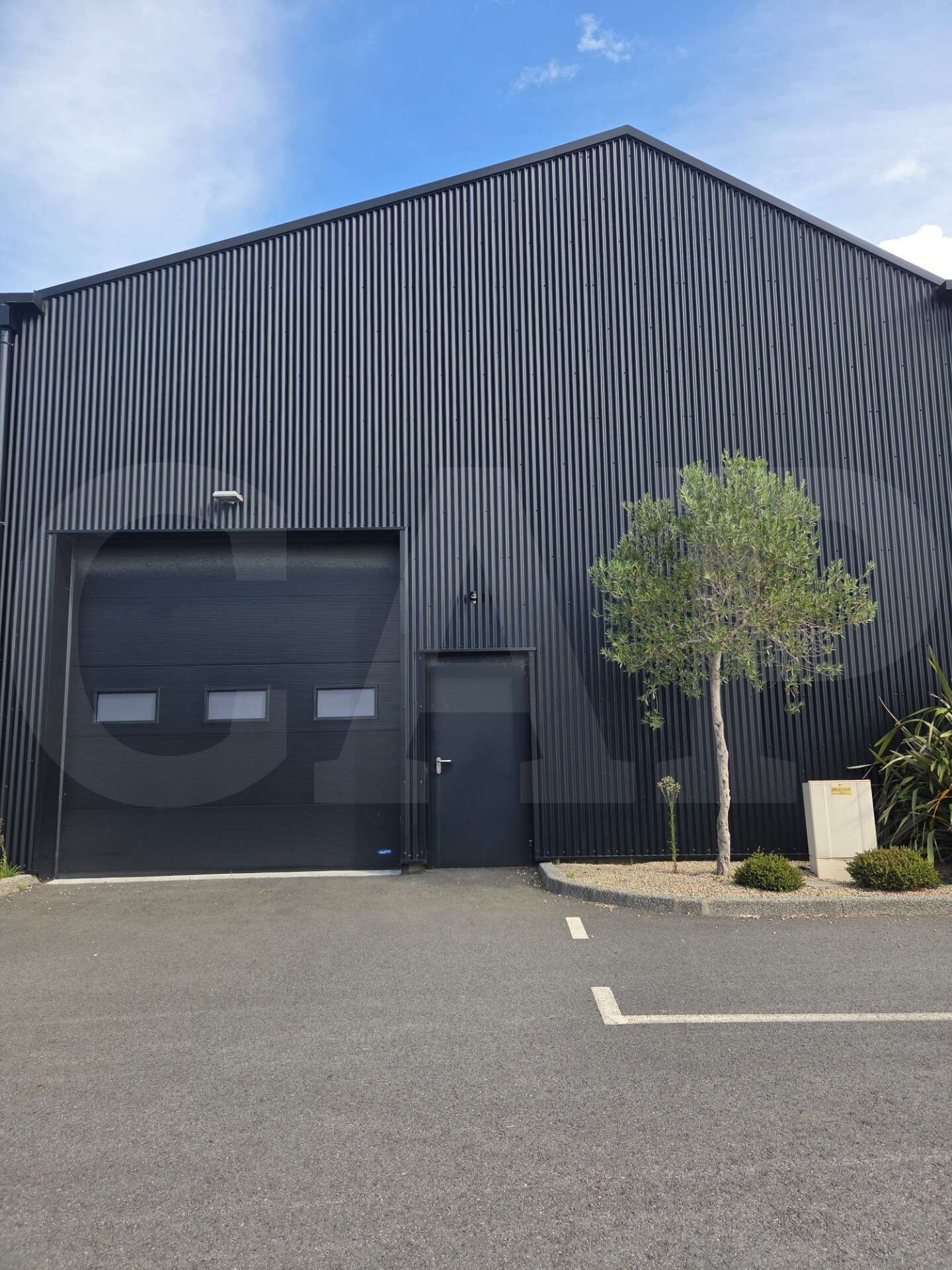 A louer cellule activité 200m² à La Gouesnière
