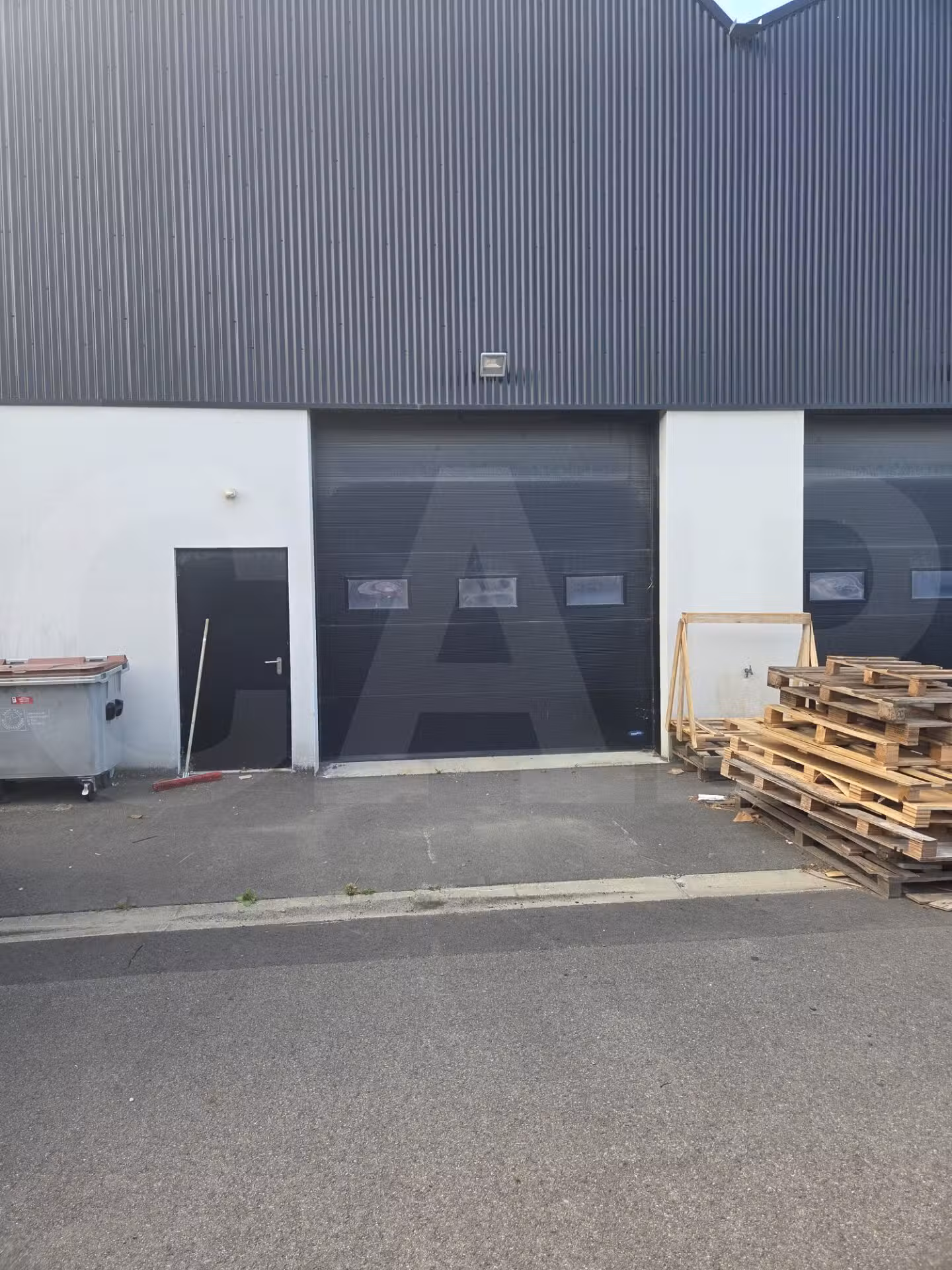 A louer local d'activité 180m² à La Gouesnière