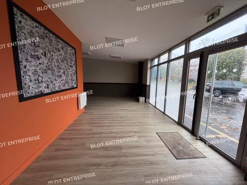 A vendre à louer cellule d'activités 270m² Rennes