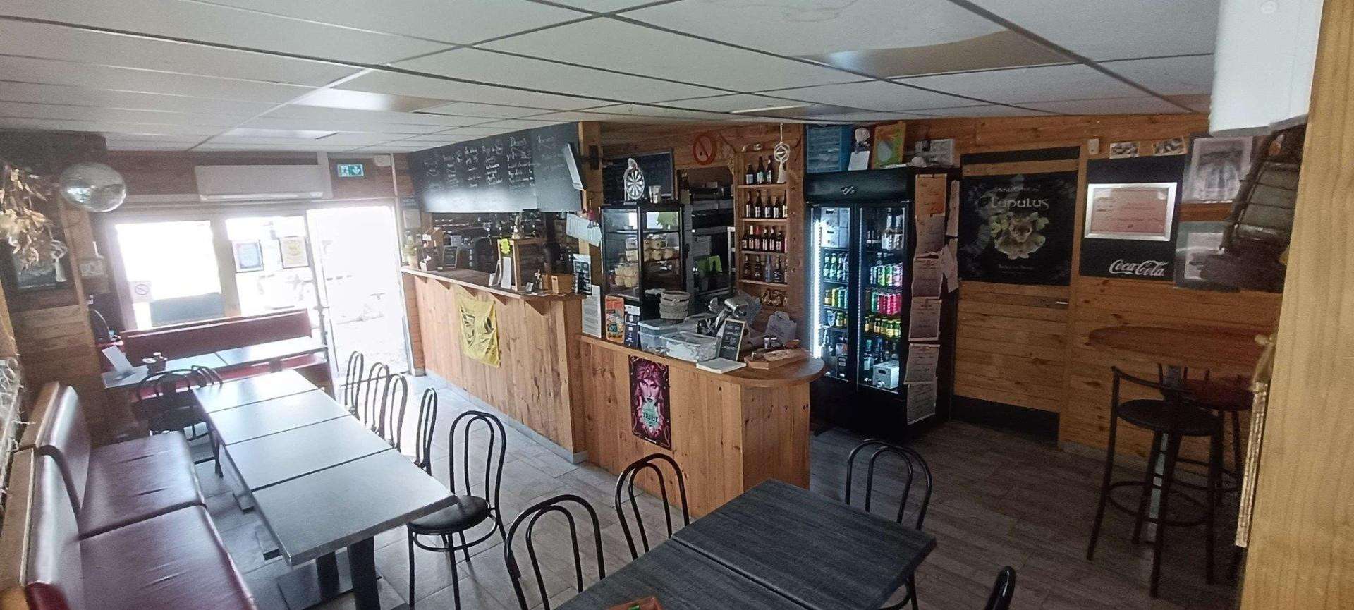Cède pizzeria snacking et vae à Corme-Royal