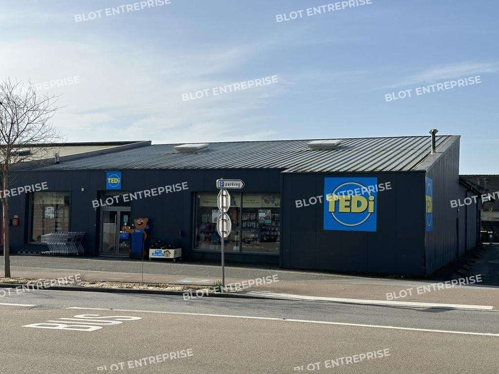 A louer local 750m² zone commerciale de Lorient