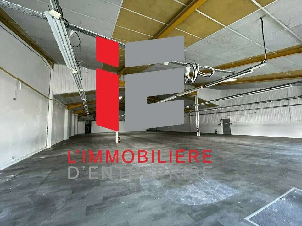 Local commercial 750m² à louer à Lorient
