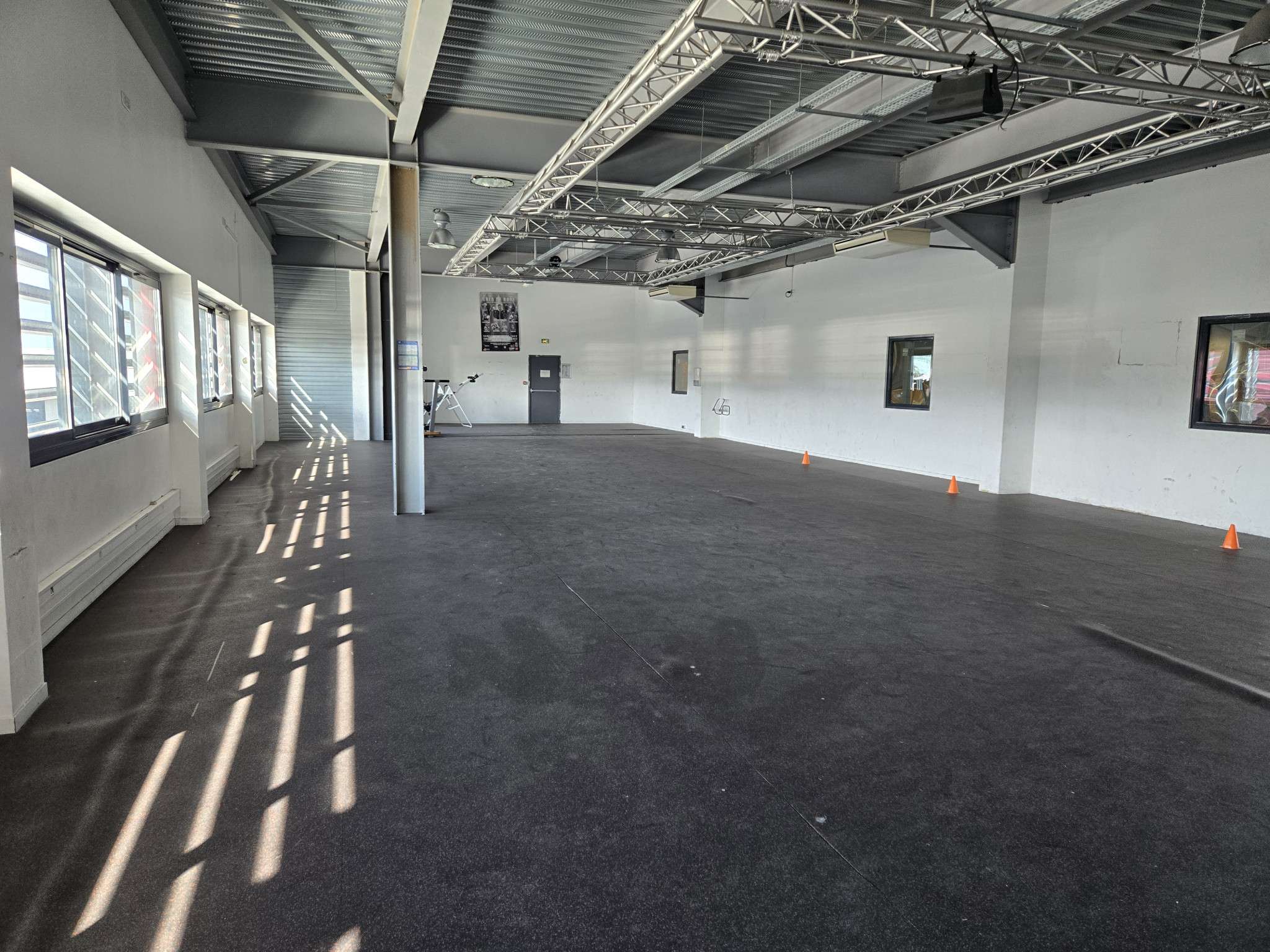 A louer local professionnel 300m² ERP à La Crau