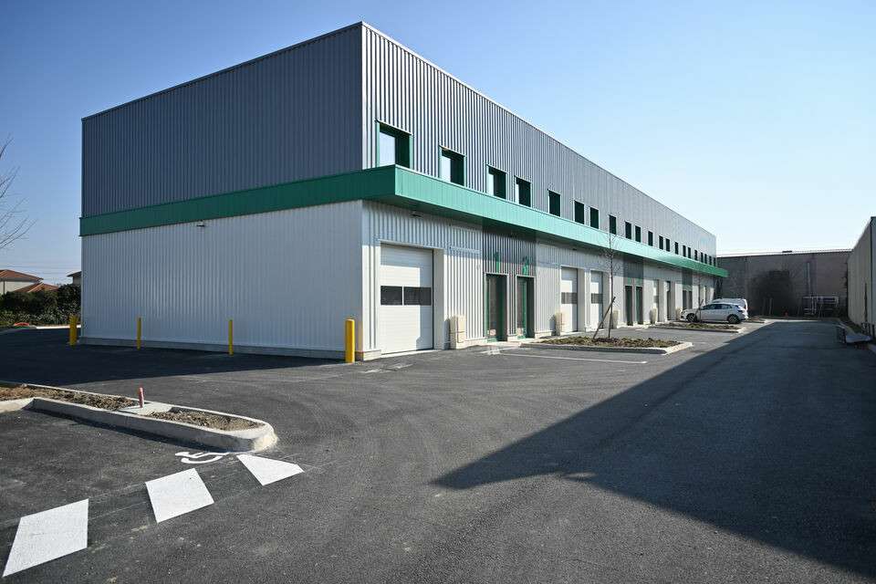 A louer cellule d'activité 154m² à Mions