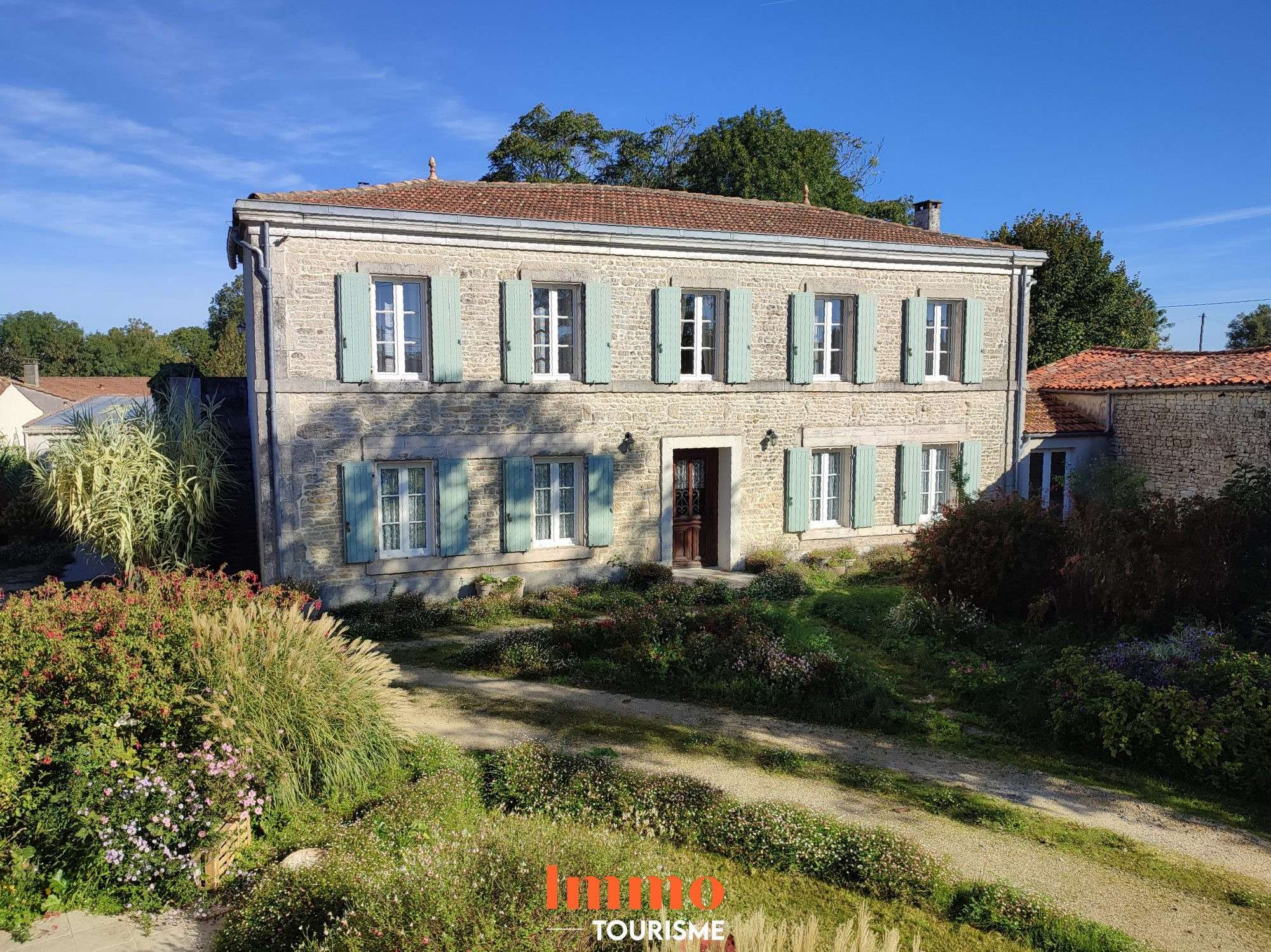 AV demeure charentaise grand gîte ou chambres 17