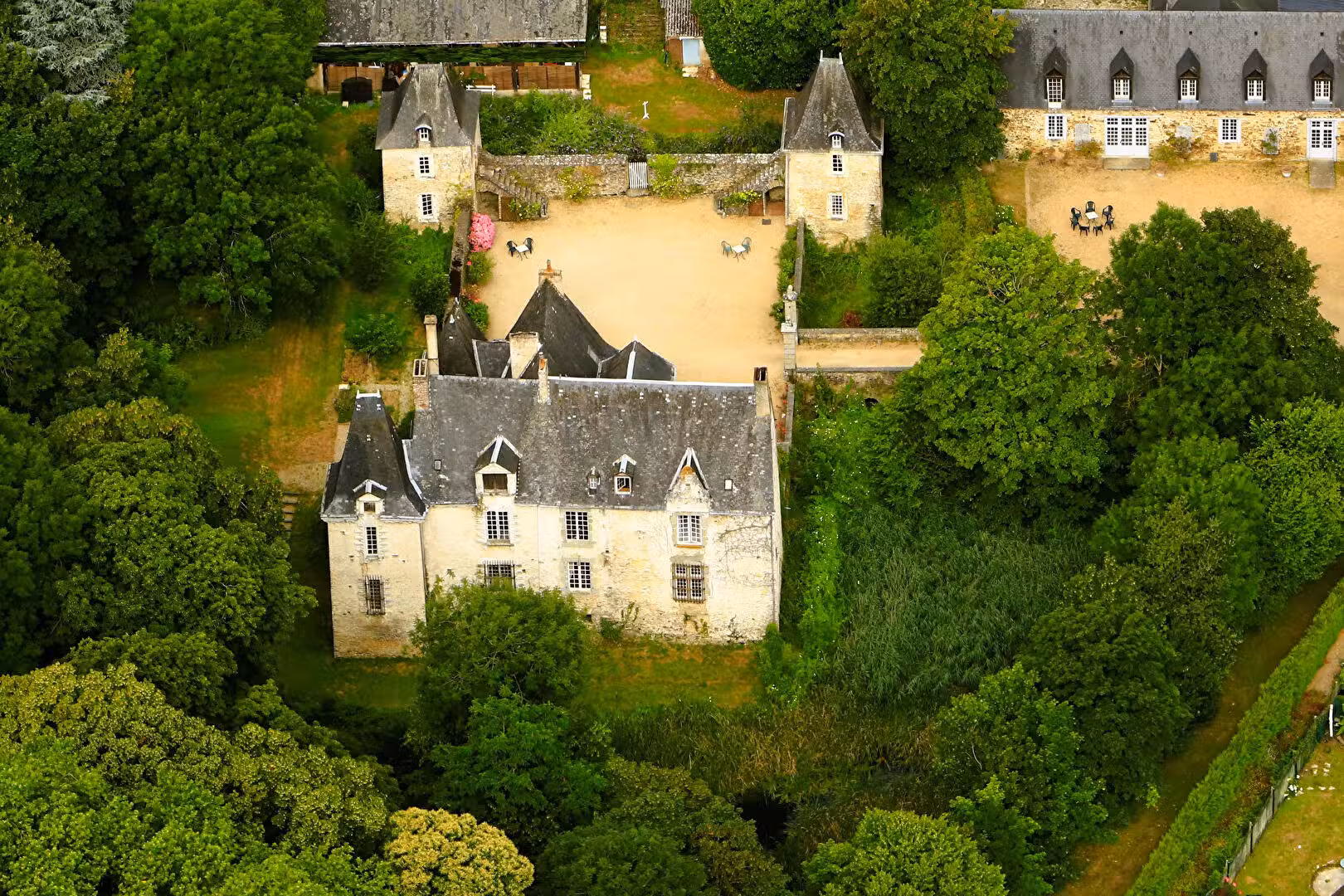 AV manoir de caractère avec parc arboré à Laval