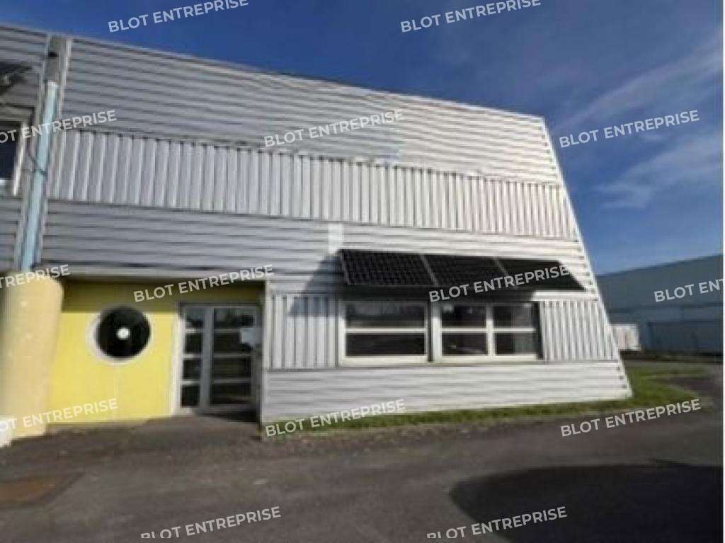 A louer local d'activités 240m² axe Rennes-Paris