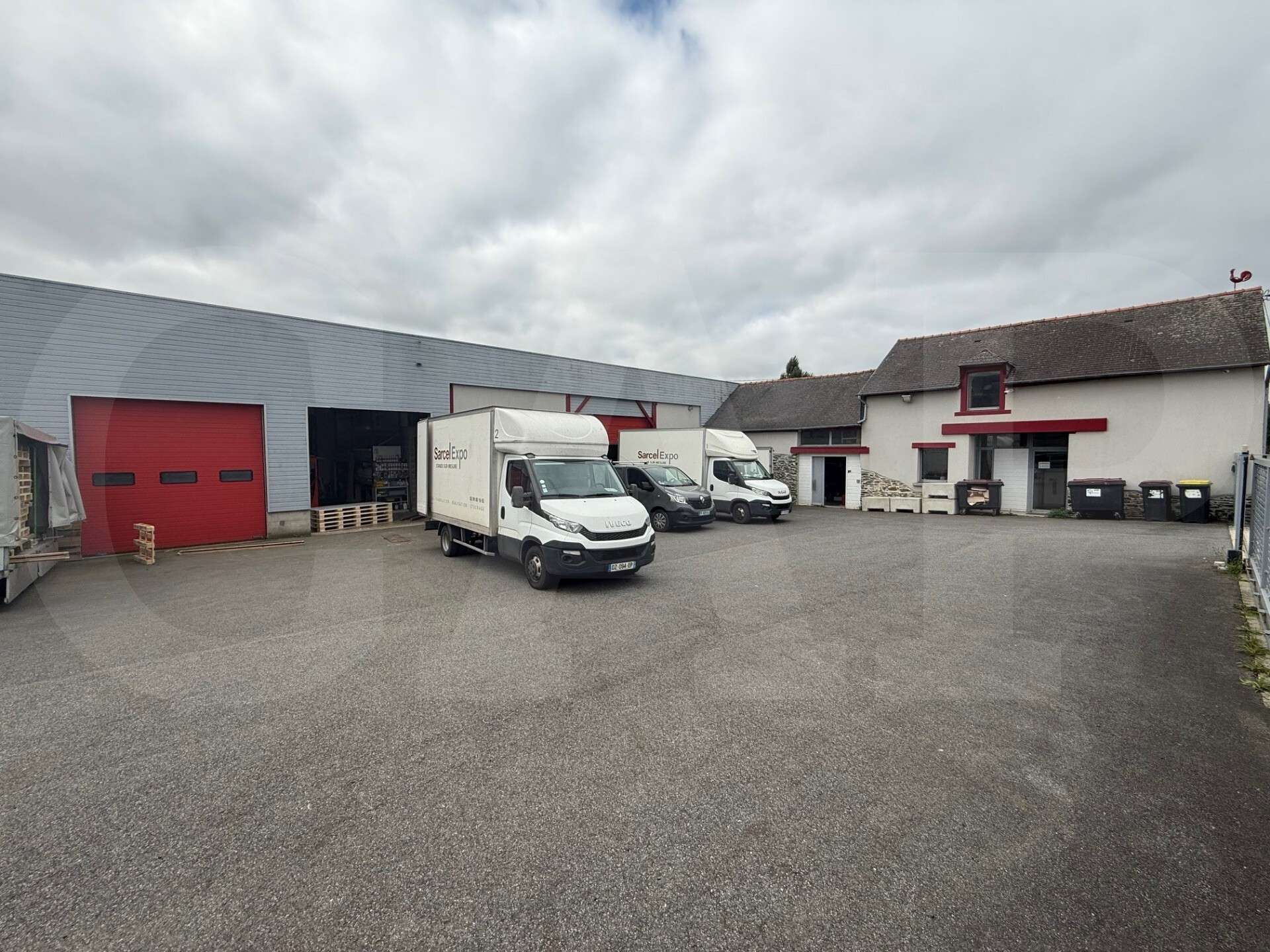 Loue bâtiment d'activités 910m² Servon-sur-Vilaine