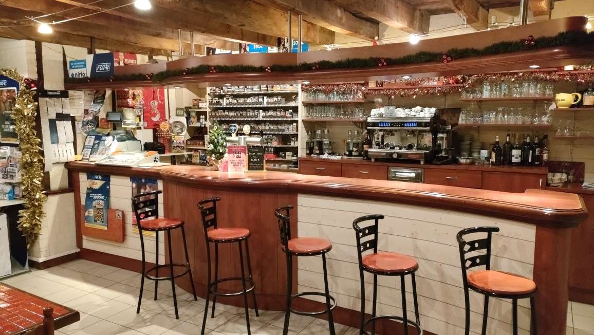 Vente bar tabac FDJ restaurant + logement Moulins