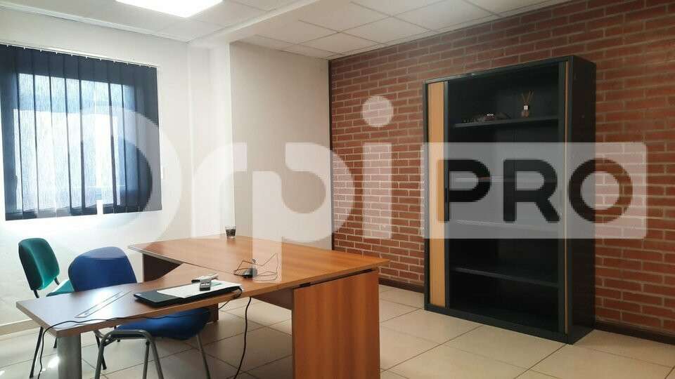 Location bureaux sécurisés 188m² parkings Cayenne