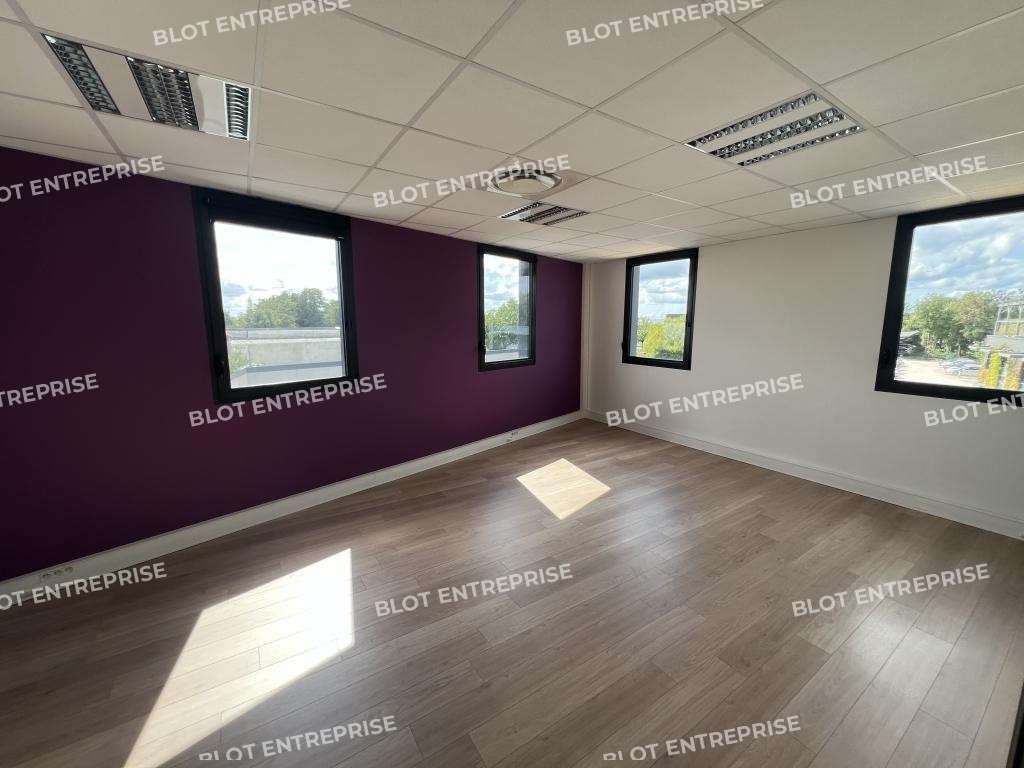 AV bureaux 294m² à Saint-Herblain avec parkings