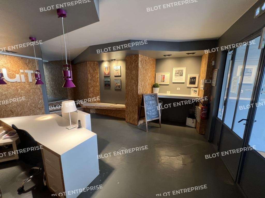 À vendre bureaux de 476m² à Nantes Saint-Clément