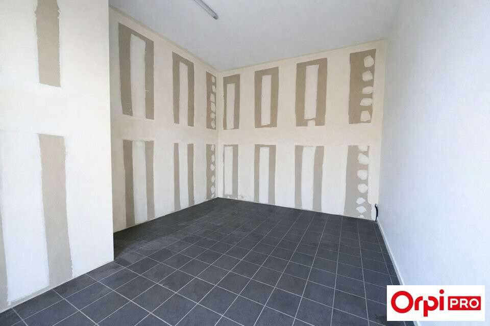 A louer local activité 27,3m² à Sérézin-du-Rhône