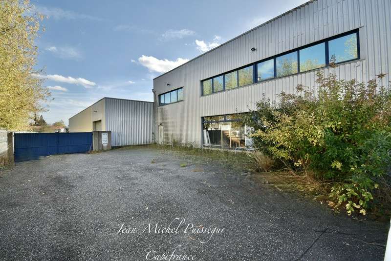Entrepôts et bureaux 2400m² à vendre à St Gaudens