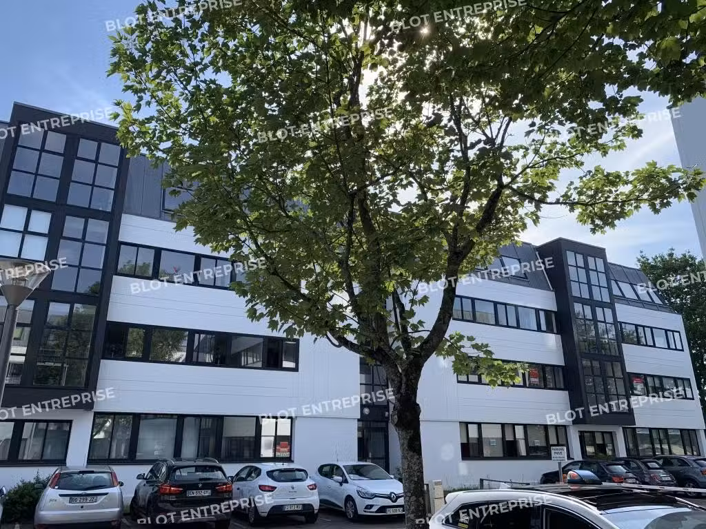 A vendre à louer bureaux 66m² RDC Forum d'Orvault