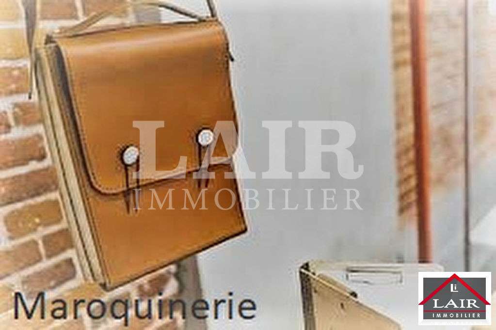 A vendre maroquinerie en centre ville du Perche