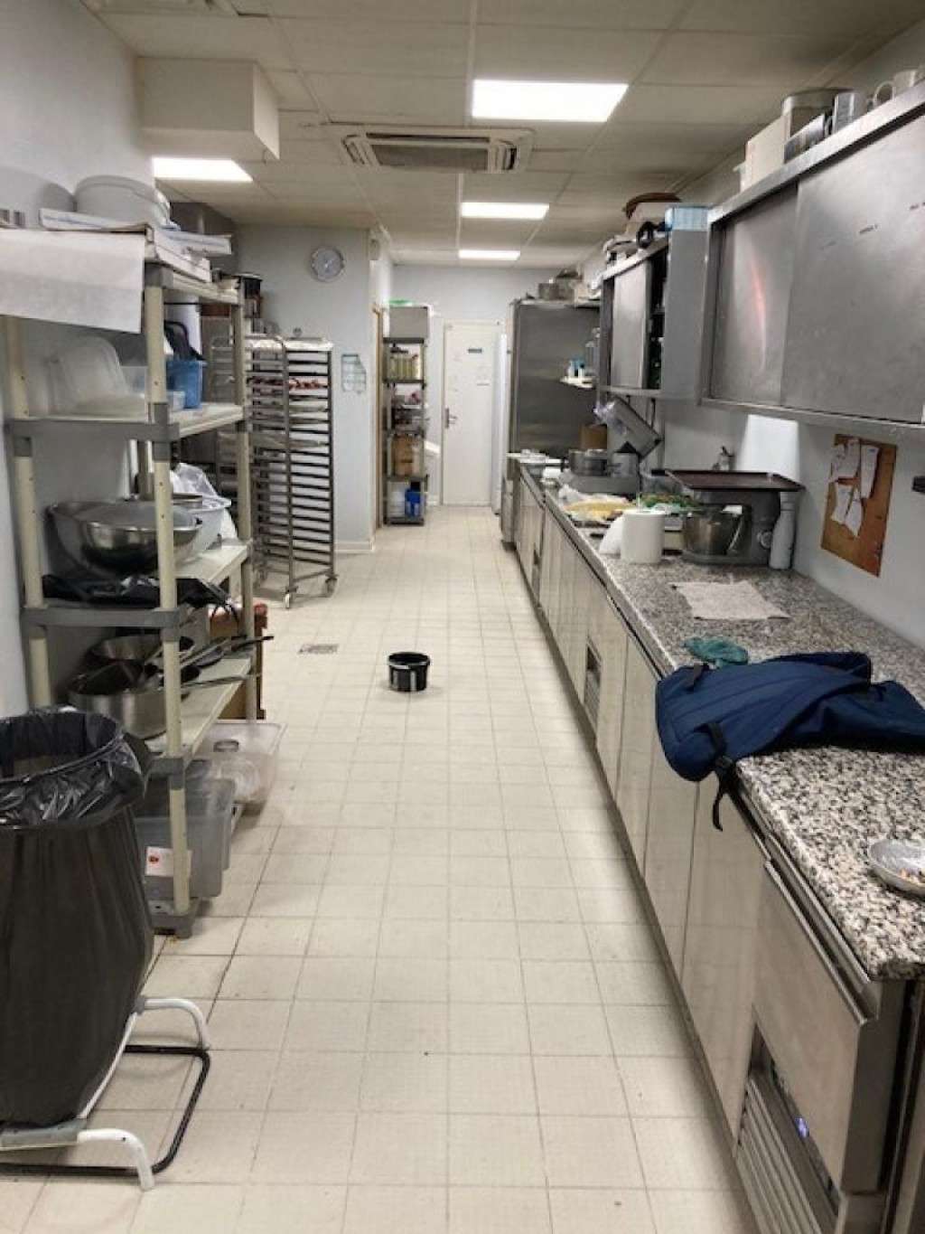 Vente boulangerie, clientèle aisée, parking (13)
