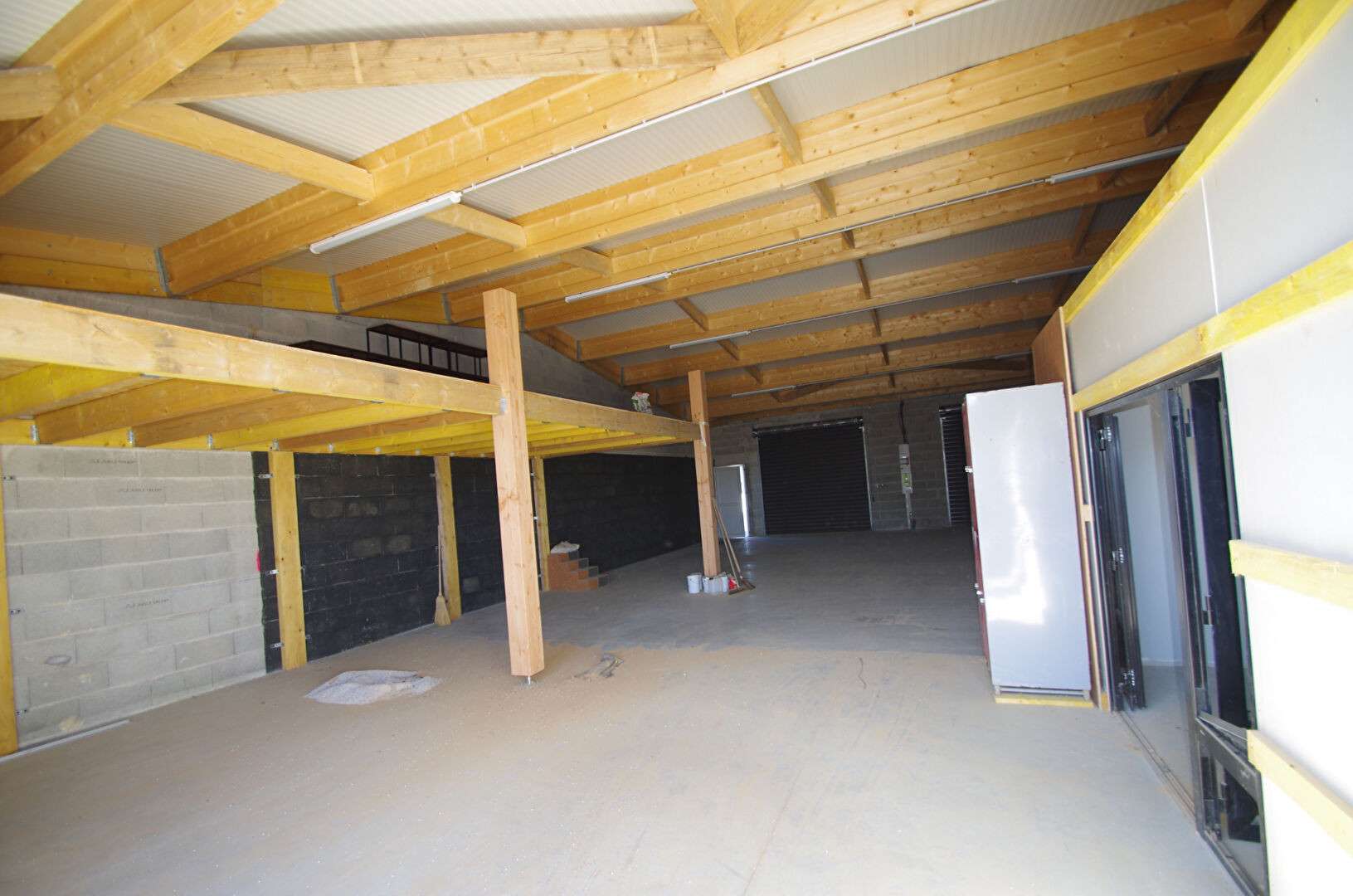 A louer local récent 197m² à Chatelaillon 