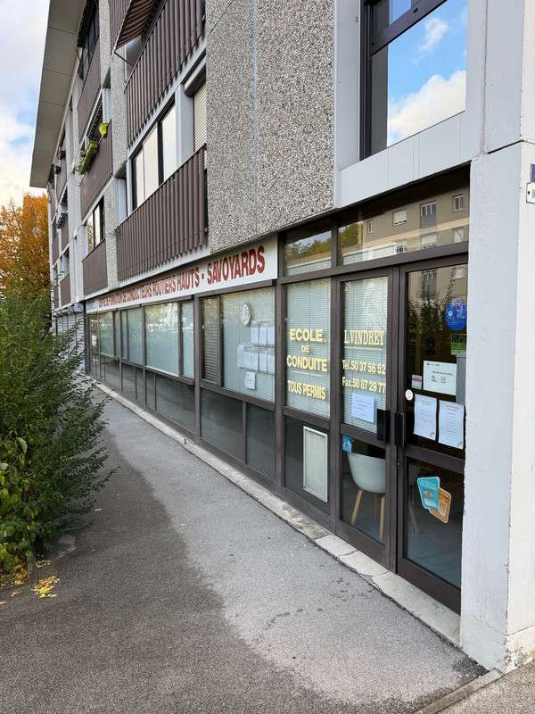 Local commercial 93m² à vendre à Annemasse