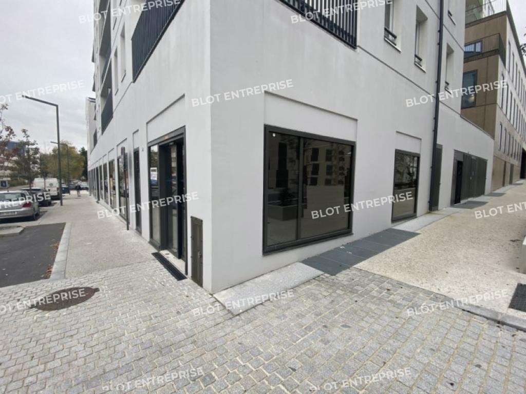 Location local neuf 152m² empl stratégique Lorient