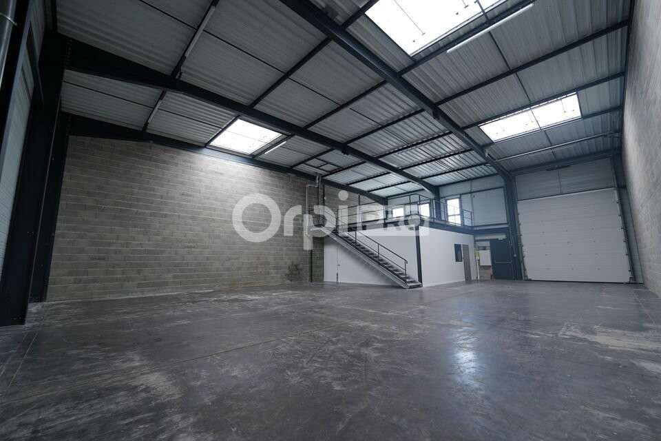 Local d'activité 319m² à louer à Décines-Charpieu