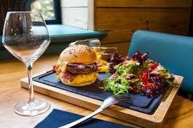 Vente resto street food à Nantes rue piétonne